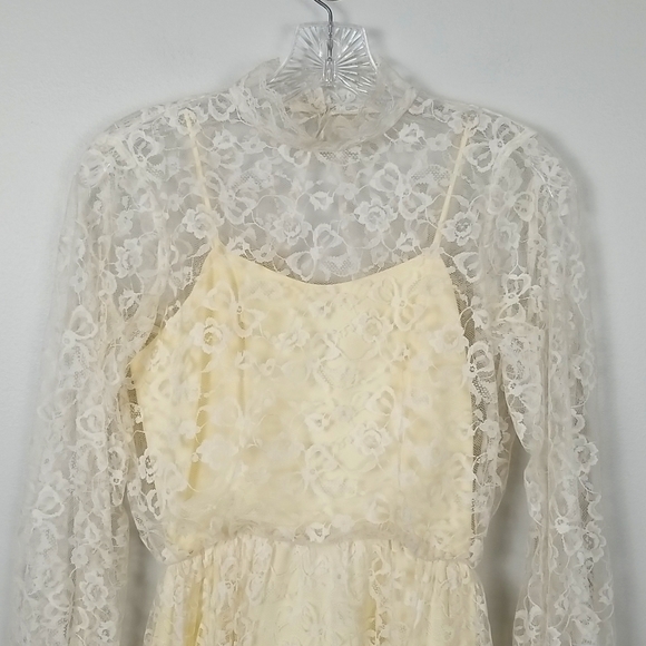 Vintage Ivory Lace Wedding Dress Size XS - Picture 2 of 10
